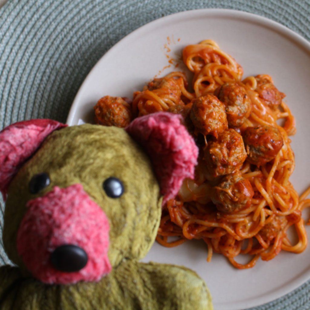  Spaghetti with meatballs